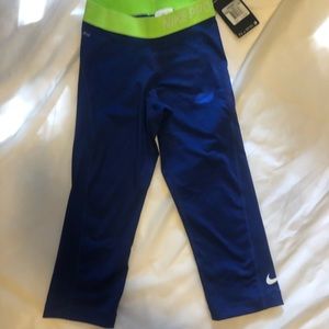 BNWT Nike Crop Leggings